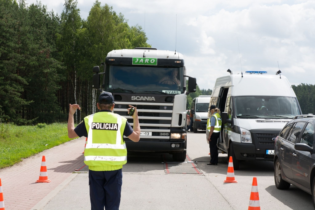 Reida laikā konstatēti kravas transportlīdzekļu pārkāpumi