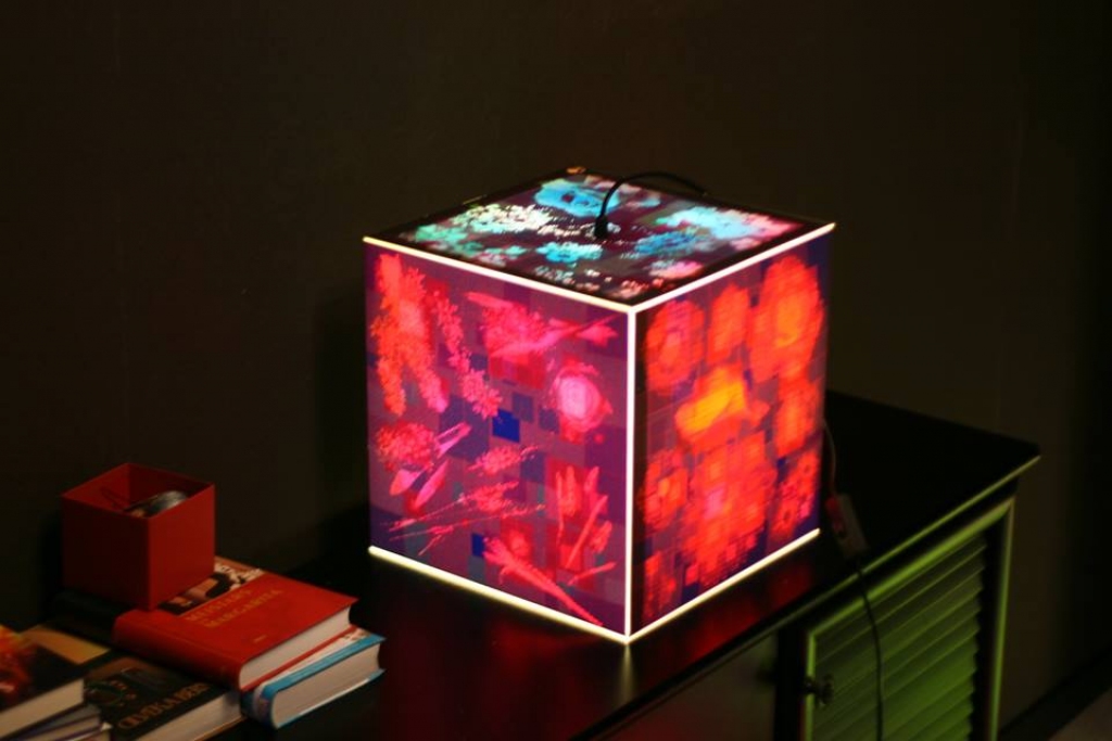 Uzsāk personalizēto lampu biznesu UNIQCUBE