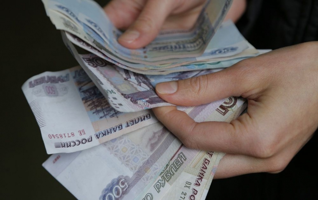 Rubļa vērtība pusotra mēneša zemākajā līmenī