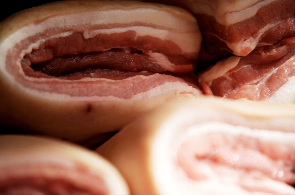 Tirgotāji gaida oficiālu PVD rīkojumu par Lietuvas cūkgaļas produkcijas importa liegumu; izņemti atsevišķi produkti
