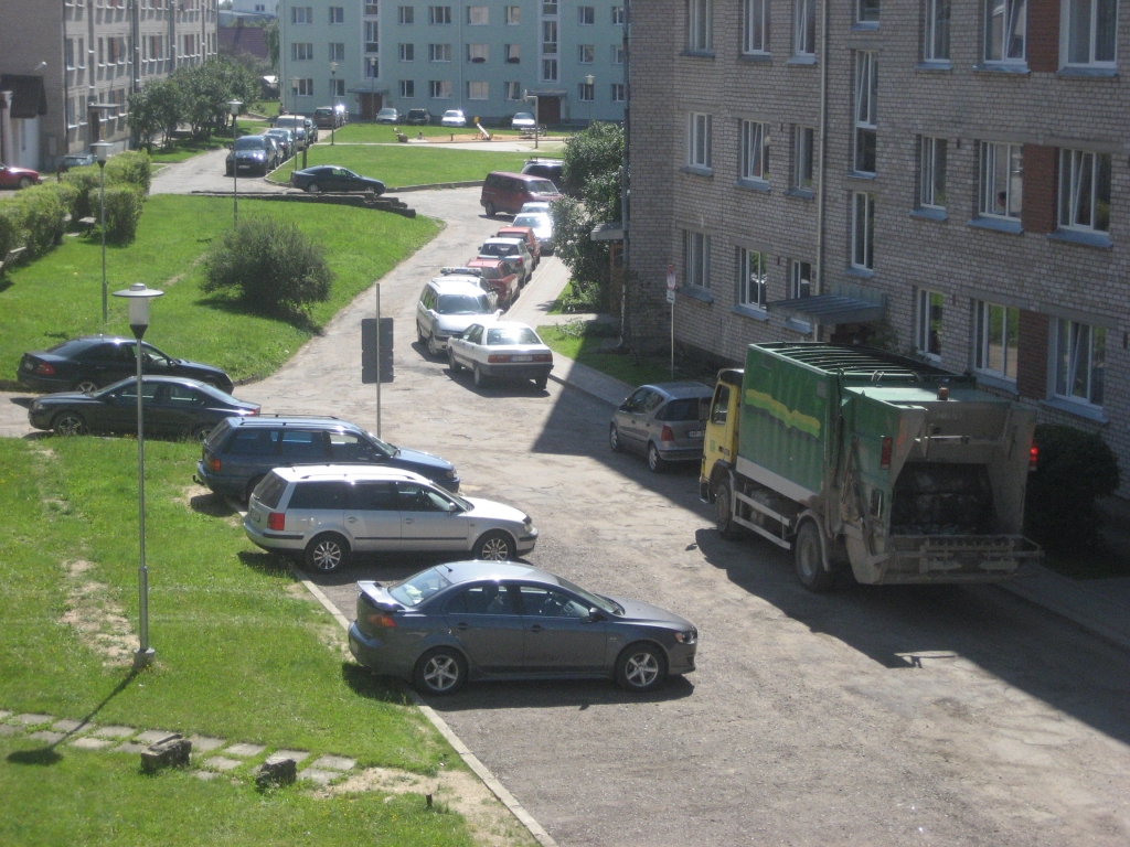 Iesprūst atkritumu automašīna