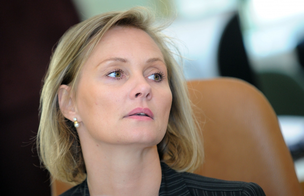 Papildināta - Broka atkāpjas no tieslietu ministra amata