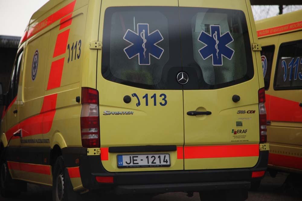 Trauma, tīrot neizslēgtu zāles pļāvēju