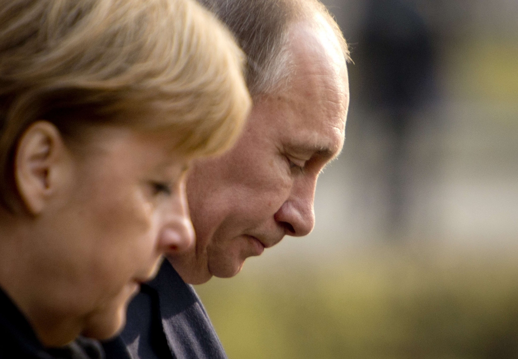 Merkele un Putins apsprieduši slepenu darījumu, kas varētu pielikt punktu Ukrainas krīzei