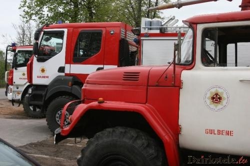 Daukstu pagastā deg kūts, izglābj dzīvniekus