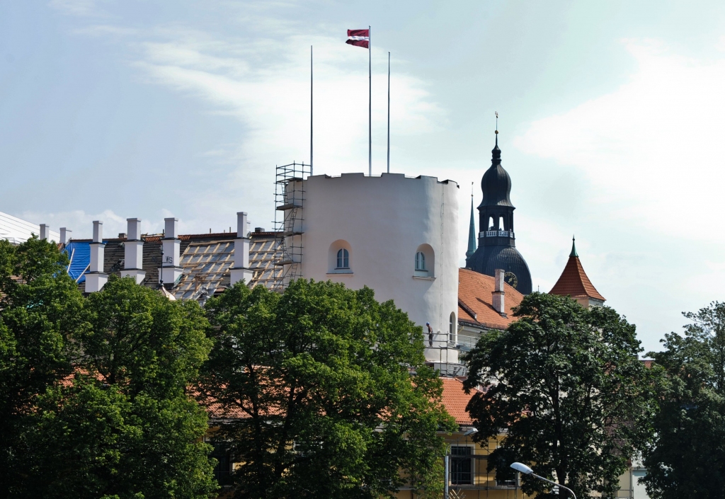 Rīgas pils lēnām augšāmceļas