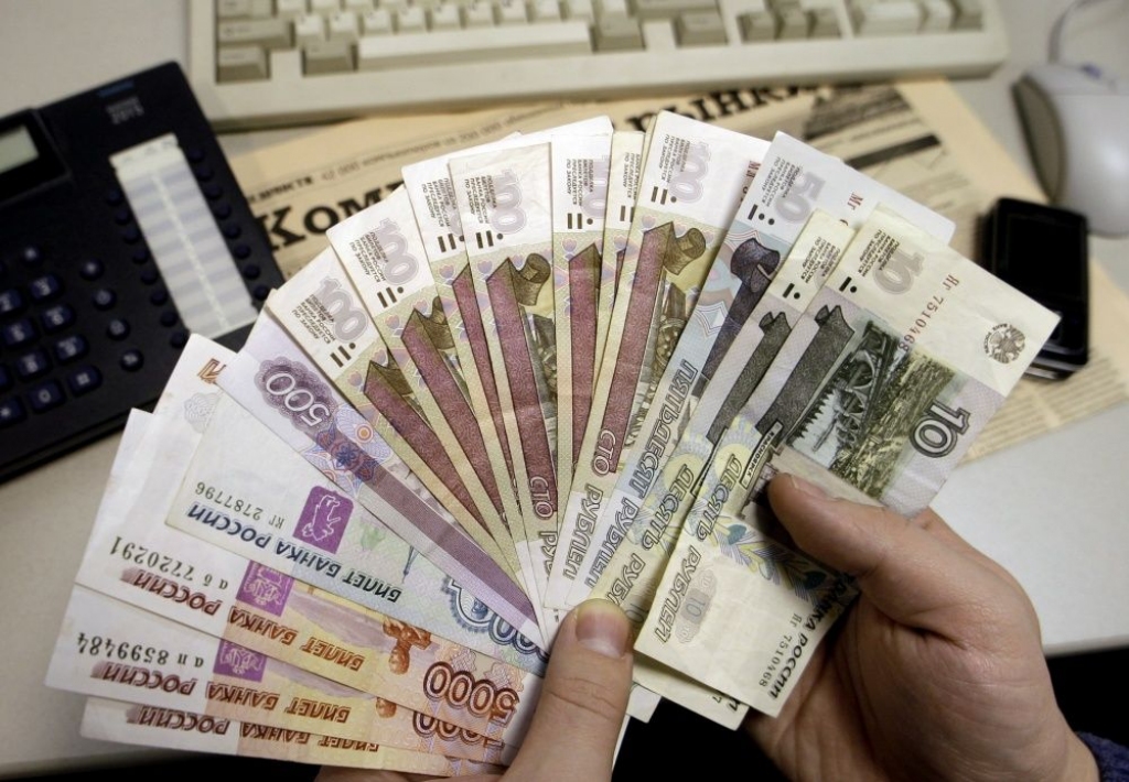 Rubļa vērtība sasniedz rekordzemu līmeni