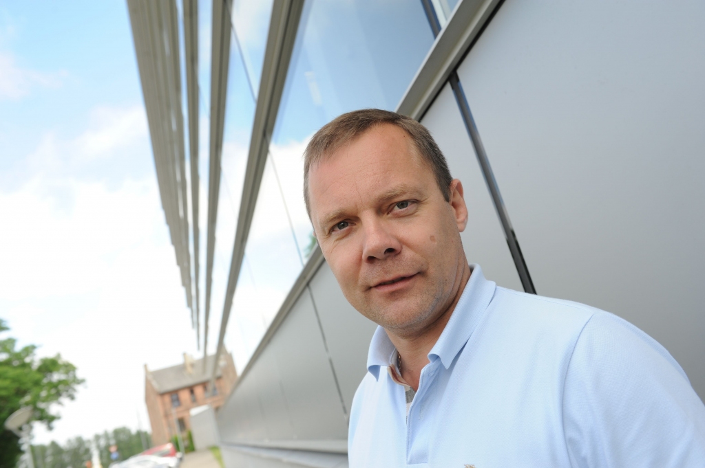 Ārpus bankām aizņemas rekordsummas 