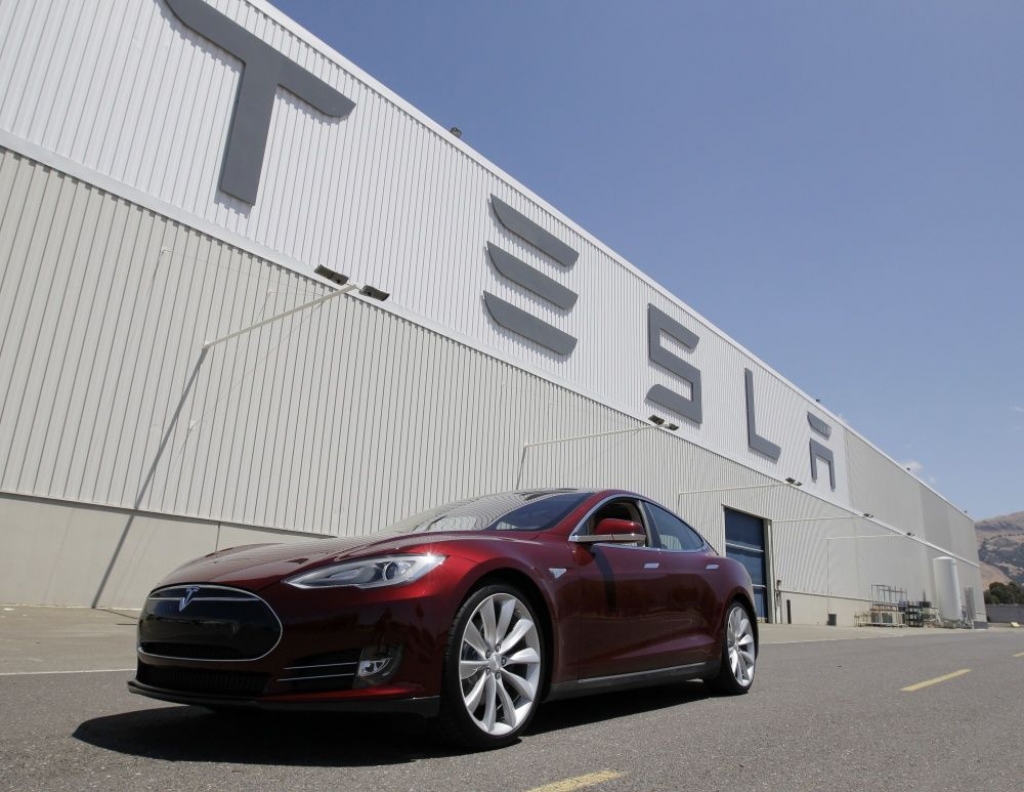 Tesla pasaulē lielāko litija-jonu akumulatoru rūpnīcu būvēs Nevadā