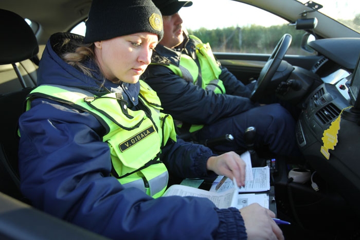 Izraksta 60 administratīvo pārkāpumu protokolus