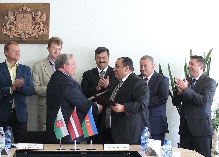 Paraksta sadarbības līgumu ar Sijezenas un Hizi rajoniem Azerbaidžānā