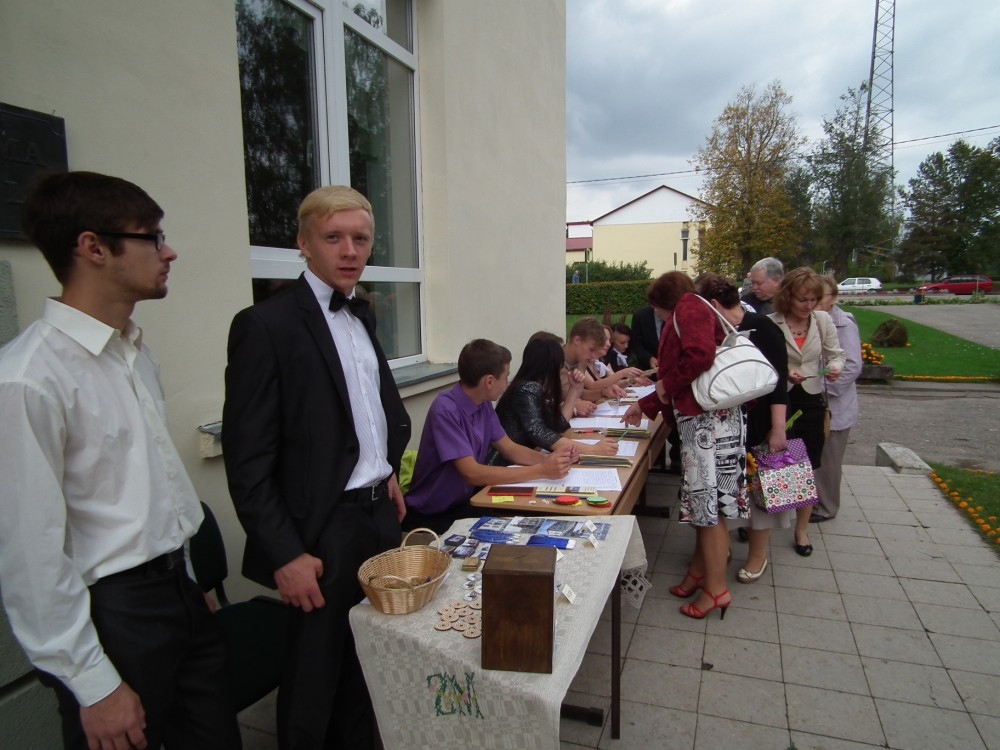 Foto: Lejasciema vidusskolas 60 izlaidumu salidojums. 13.09.2014