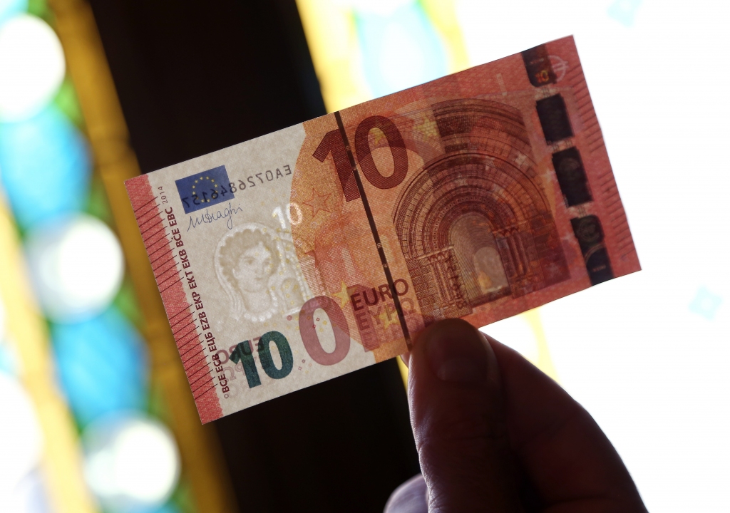 Papildināta ar foto - Nākamnedēļ apgrozībā tiks laista jauna 10 eiro banknote