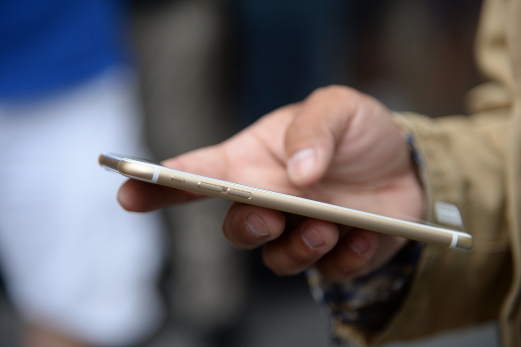 Lielo iPhone 6 Plus iegādājas nelabprāt