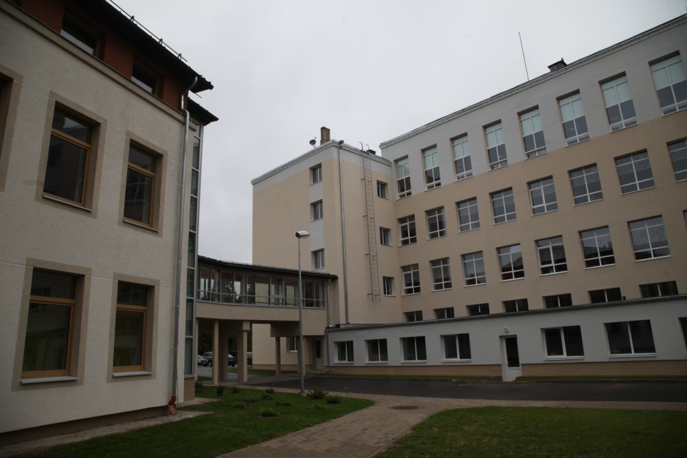 Zināma ģimnāzijas un vidusskolas piebūves adrese