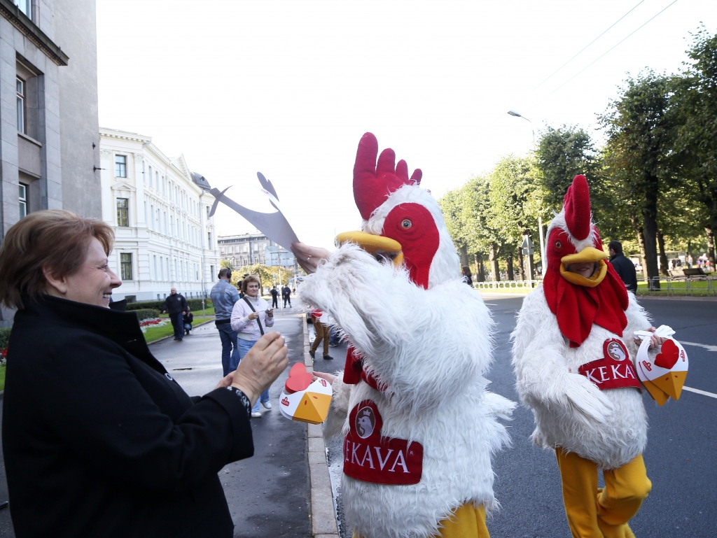 Latvijas labumu parāde pulcē vairākus simtus dalībnieku