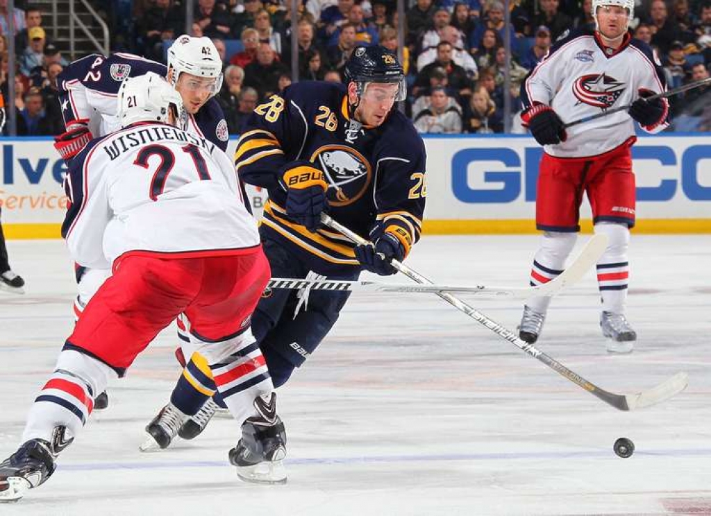 VIDEO, FOTO: Girgensona gūtie vārti neglābj Sabres no zaudējuma NHL sezonas pirmajā spēlē