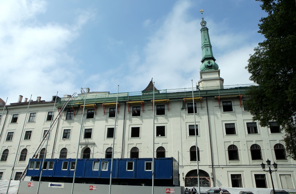 Rīgas pils ugunsgrēka lietu nodod tiesai