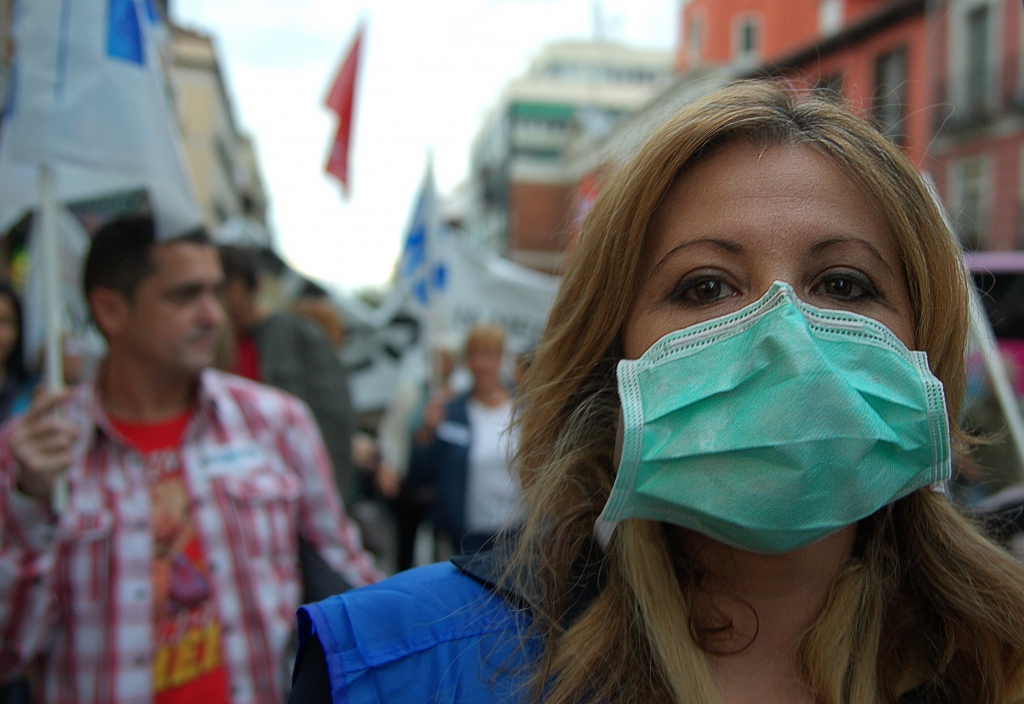 SPKC aicina neuztraukties: Ebolas vīrusa izplatīšanās risks Latvijā ir zems