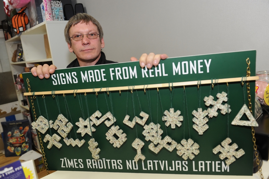 Sākam biznesu: Lats atgriežas suvenīros - latvju zīmēs