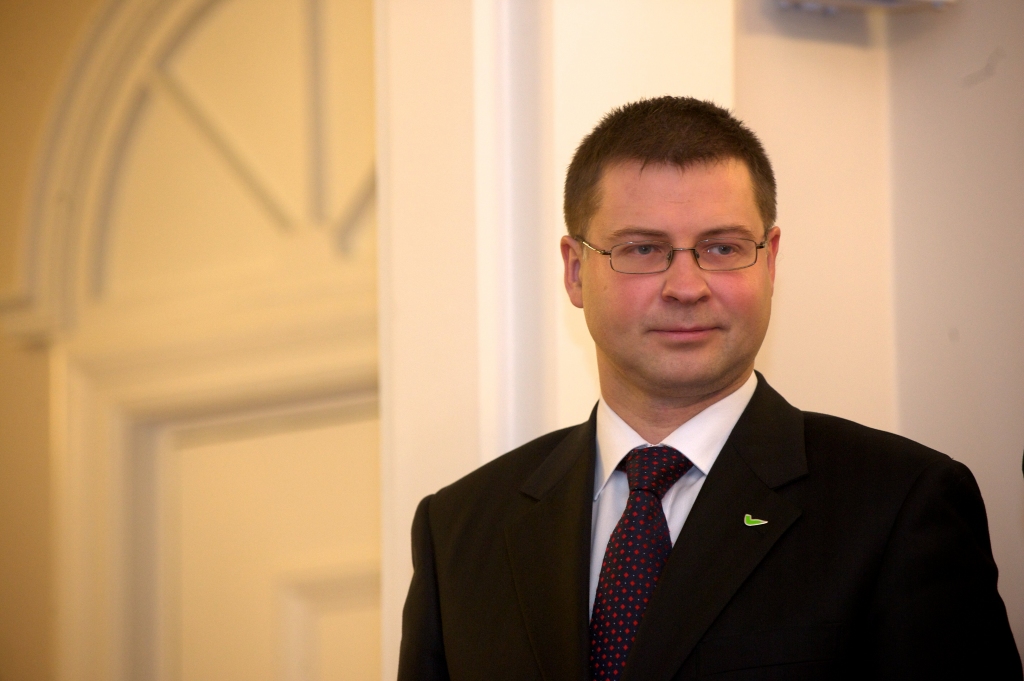 Apstiprina jauno EK sastāvu: Dombrovskis tiek pie komisāra amata