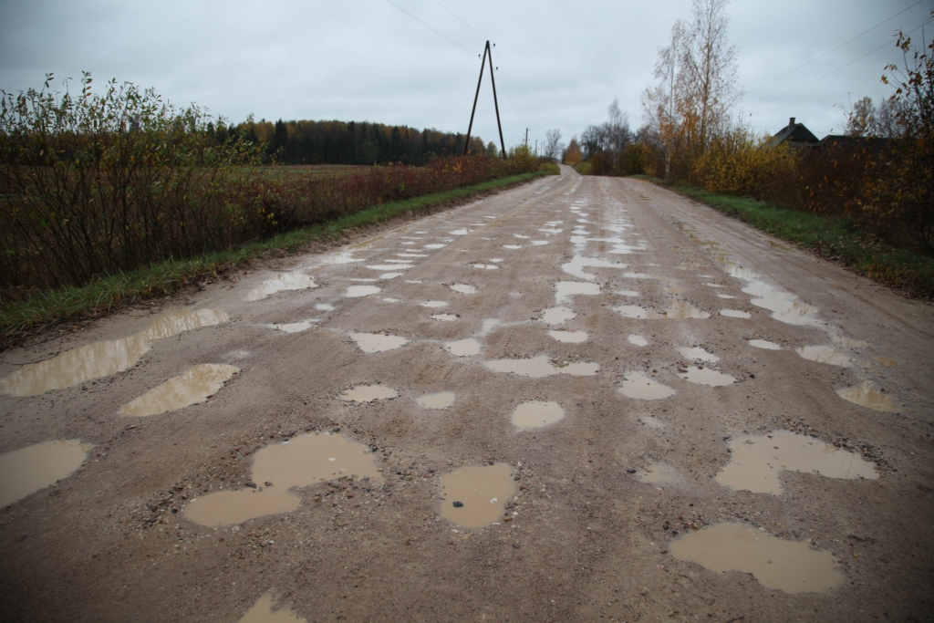 Sūdzas par ceļa posmu Līgo - Jaungulbene, sola planēt