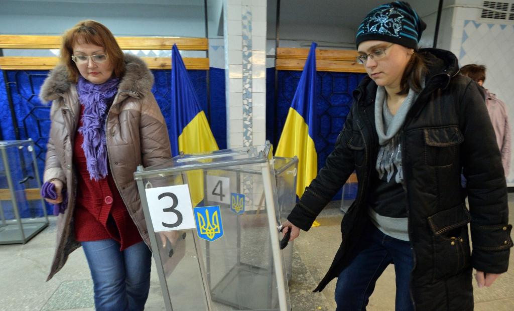 Ukrainā notiek ārkārtas parlamenta vēlēšanas