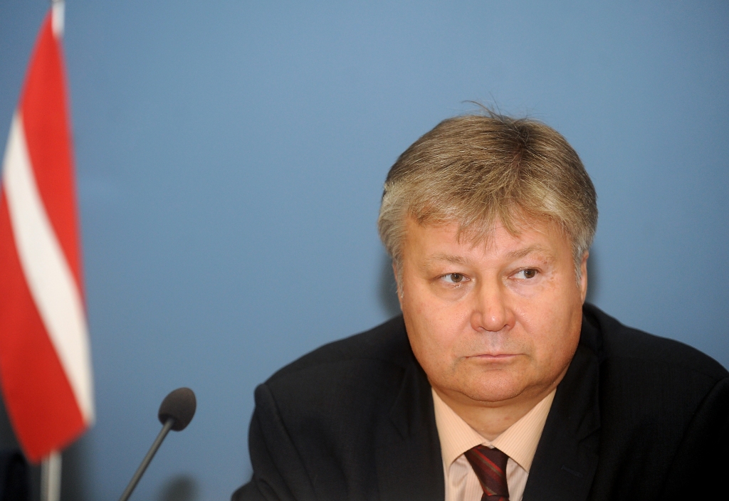 ĀM: Dolgova nezināšana jau kļūst apnicīgi smieklīga