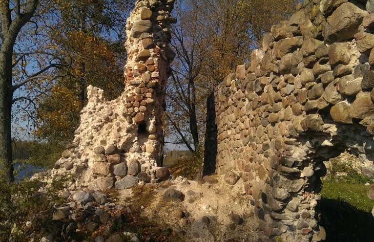 Atbalsta Marienburgas pilsdrupu konservācijas un restaurācijas projektu