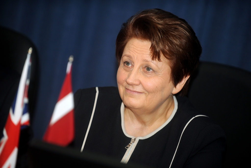 Straujuma izvairās paust personīgo viedokli par Bērziņa pārvēlēšanu; par Citadeles pārdošanu pārliecināta