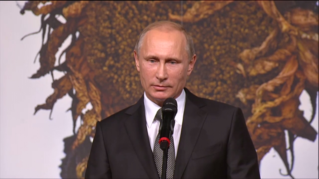 papildināts (14:02) - FOTO: Putins slavē Alvi Hermani