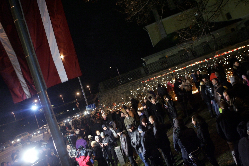 Lāčplēša dienas vakarā slēgs satiksmi 11.novembra krastmalā