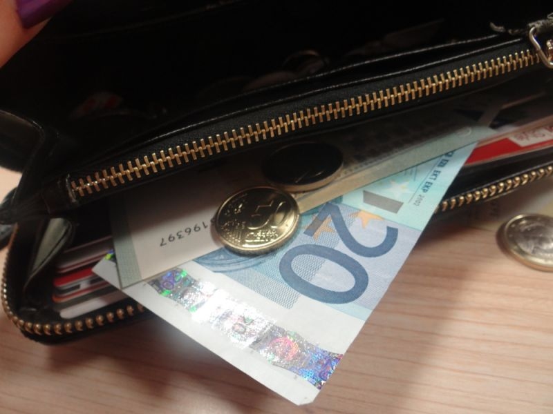 Nesaudzīgi vēršas pret parādniekiem