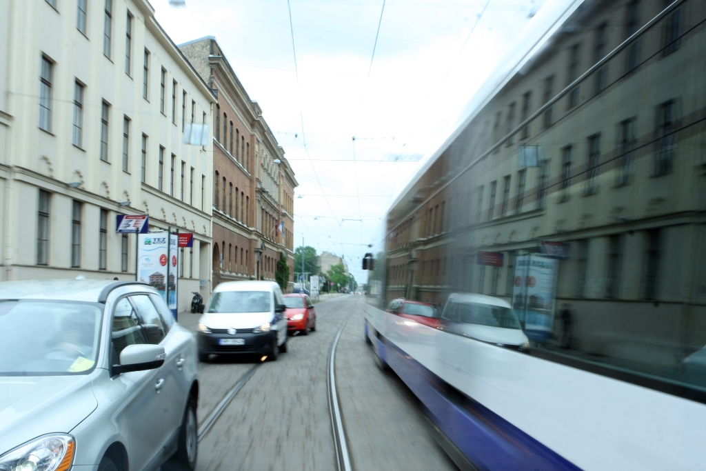Aizvadītajā diennaktī ceļu satiksmes negadījumos cietuši 19 un viens miris