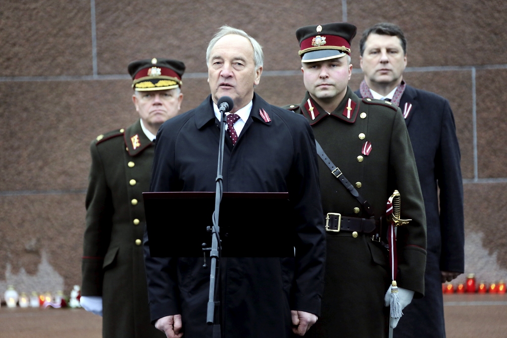 Valsts prezidenta uzruna Lāčplēša dienā pie Brīvības pieminekļa