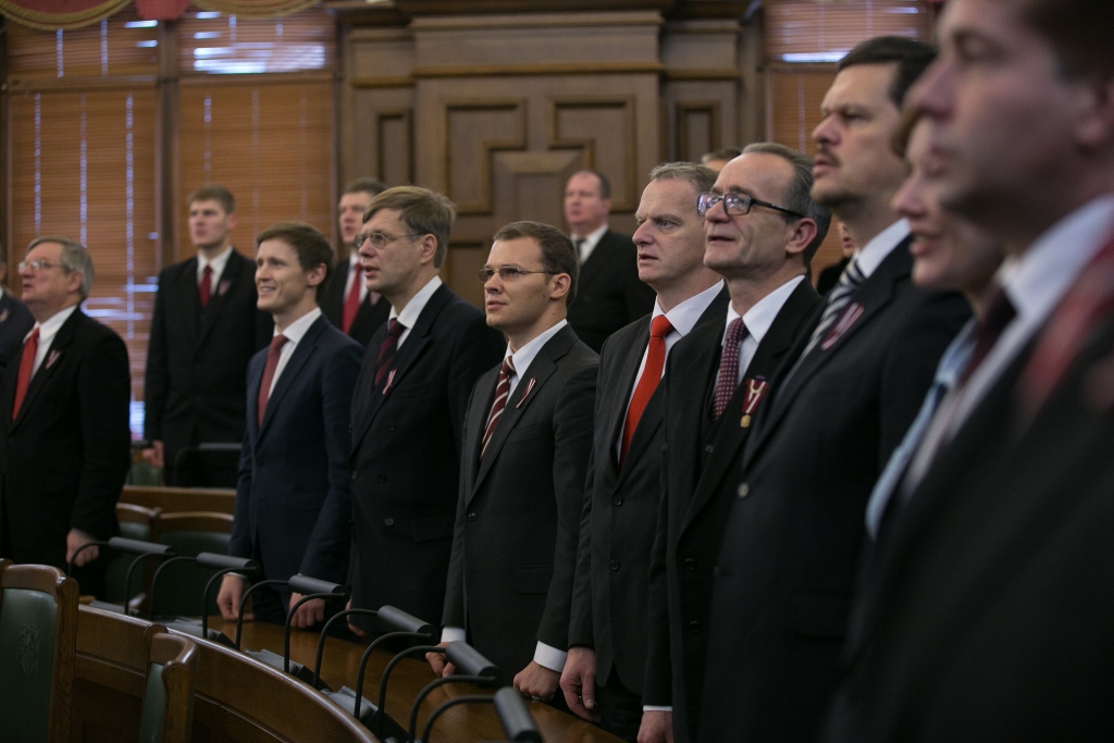 FOTO un VIDEO: Svētku dievkalpojums Rīgas Domā un svinīgā Saeimas sēde