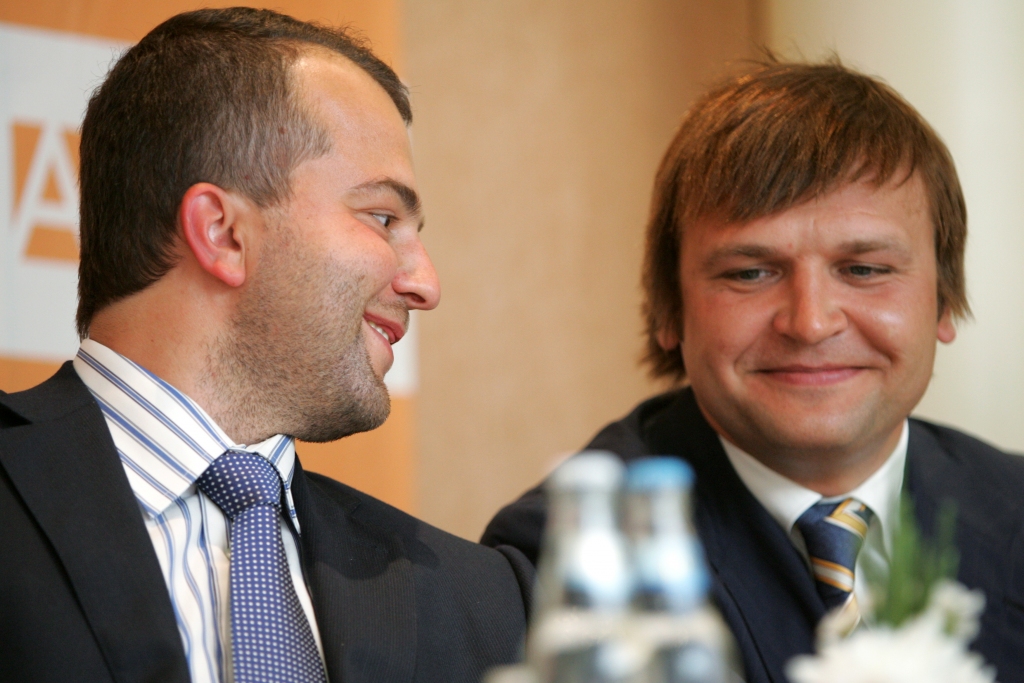 Miljonāru saraksta priekšgalā joprojām Fiļs un Bernis