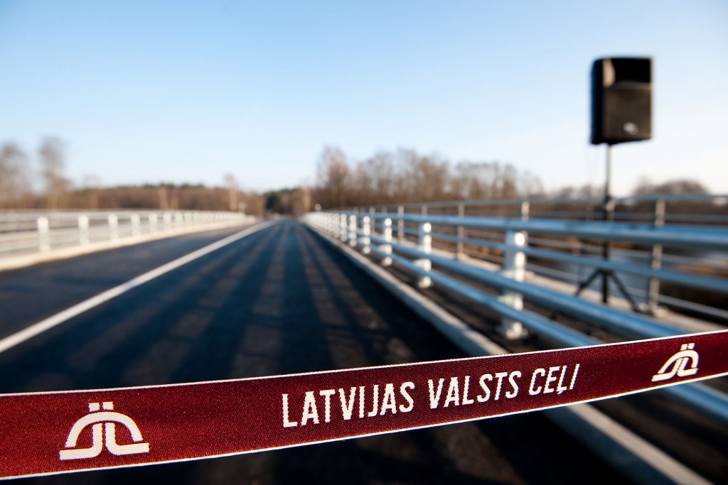 Atklāta satiksme pāri jaunizbūvētajam Mazās Juglas tiltam