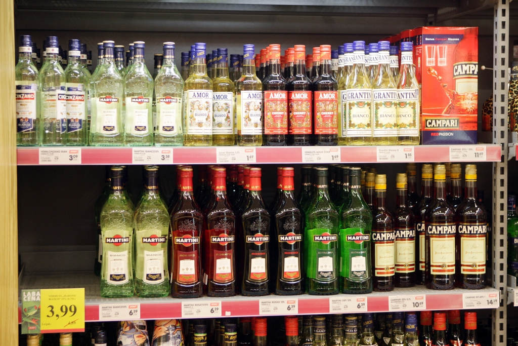 Piegriezīs skrūves alkohola tirdzniecībai
