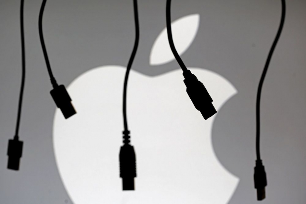 Apple tirgus vērtība pirmo reizi ASV vēsturē pārsniedz 700 miljardus dolāru