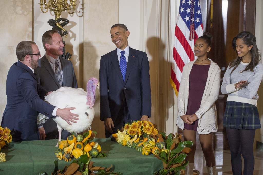 Obama apžēlo Pateicības dienas pusdienām paredzētos tītarus