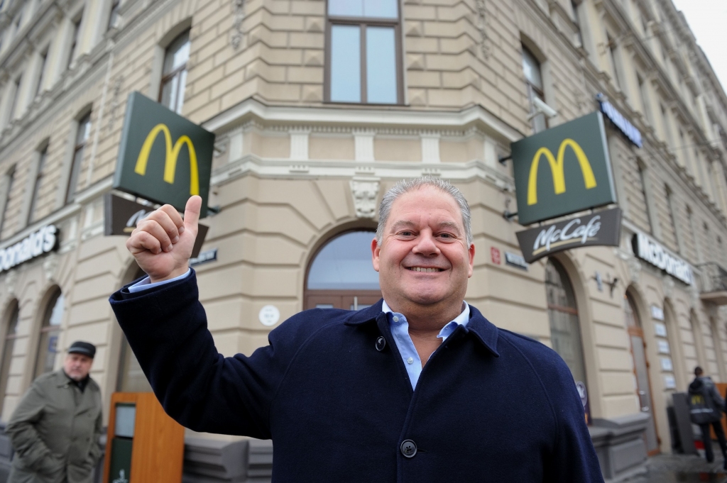 Intervija: Neveselīgās pārtikas nodoklis hamburgerus neizskaudīs