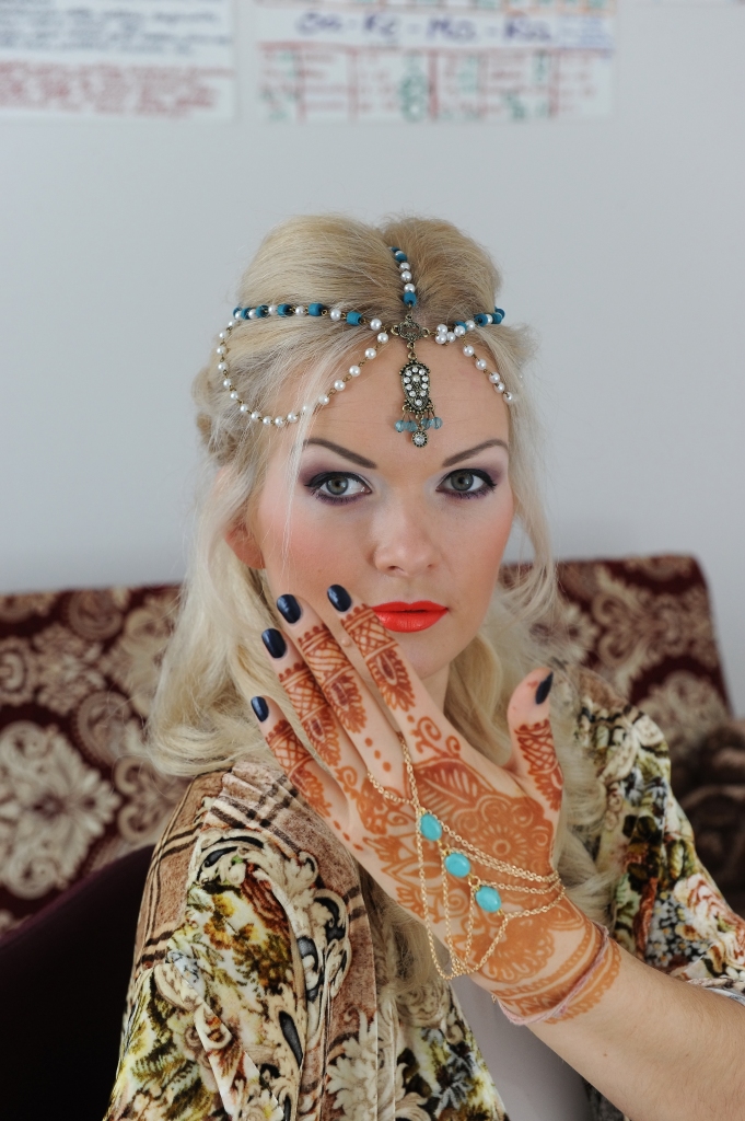 Sākam biznesu: Hennas zīmējumi, astroloģija un apģērbi 