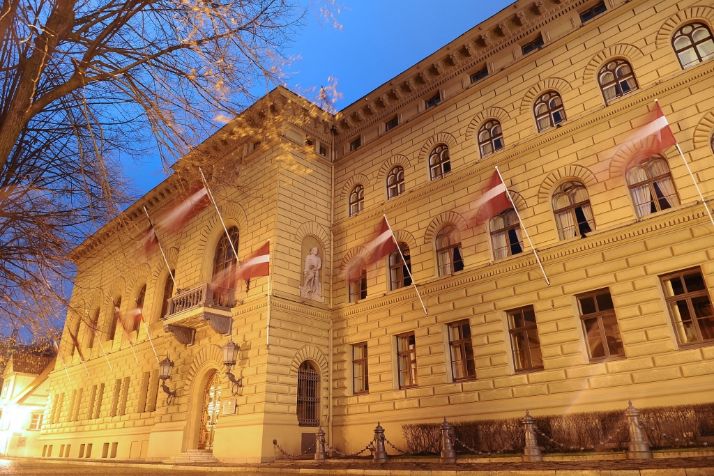 Mikronodokļa likme Saeimas krustcelēs