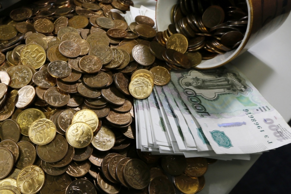 Rubļa vērtība turpina gāzties, sasniedzot jaunu rekordu