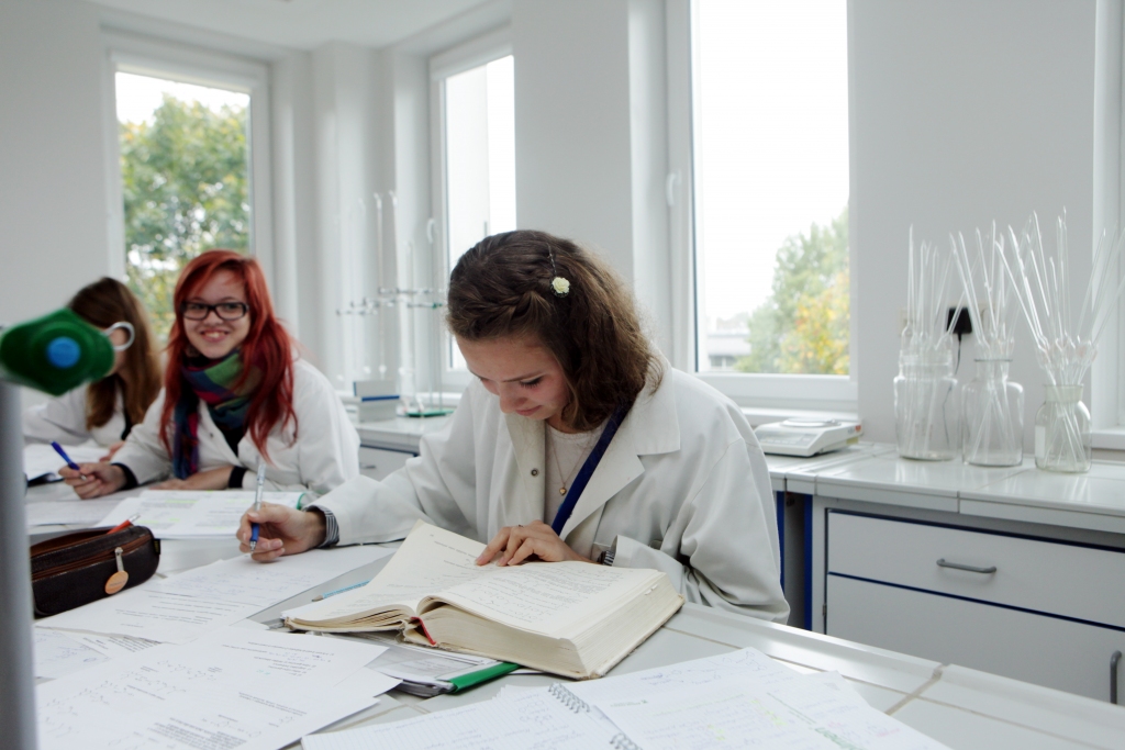 Augstskolas studentus zvejo arī ziemā