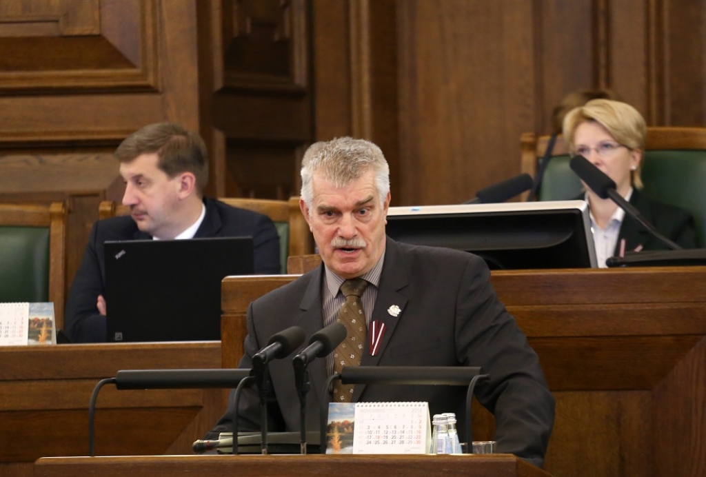 Deputāts Siliņš paša vadītājai Pensionāru federācijai izcīna 15 tūkstošus eiro