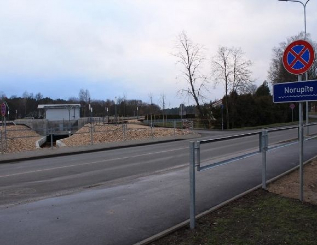 Pārbauda aizsargdambja sūkņu stacijas darbību