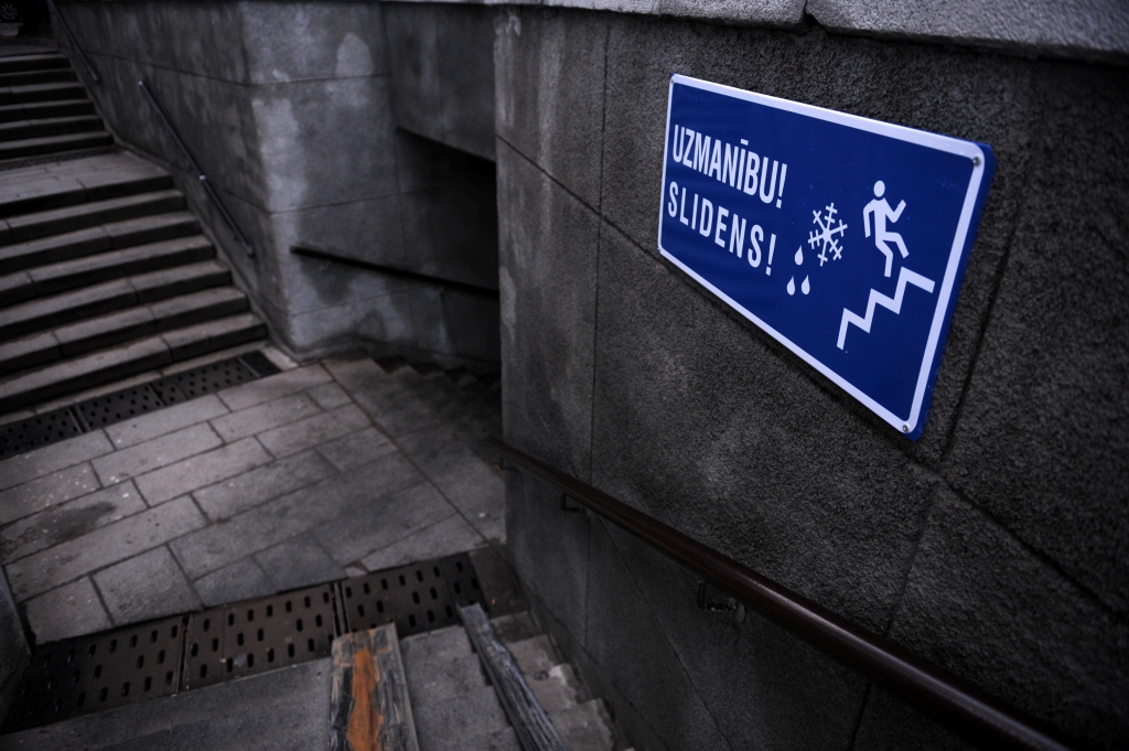 Krītot uz slidenām ietvēm, savainojušies 11 cilvēki