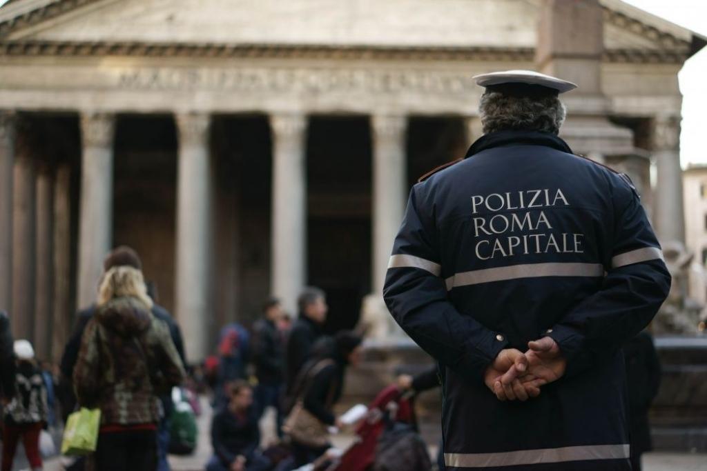 Romā Vecgada vakarā pēkšņi saslimuši 83,5 procenti policistu